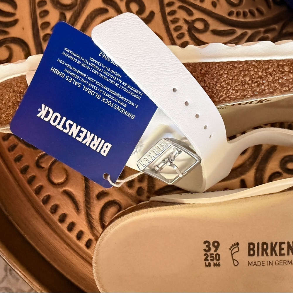 Women’s Birkenstock Gizeh Thong Sandals in White Size 39/ 8 US - Picture 3 of 4